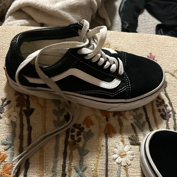 NWOB black and white kids size 3.5 us boys vans sneaker low top lace up suede - Picture 7 of 14